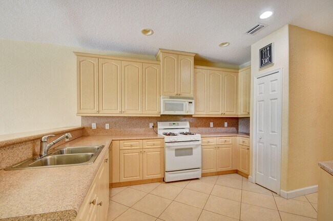 Building Photo - 10537 Galleria St