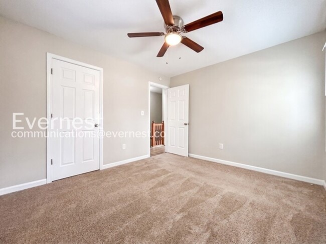 Building Photo - 321 Sadler Dr