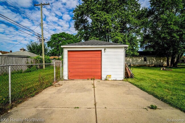 Building Photo - 17405 Anne Ave