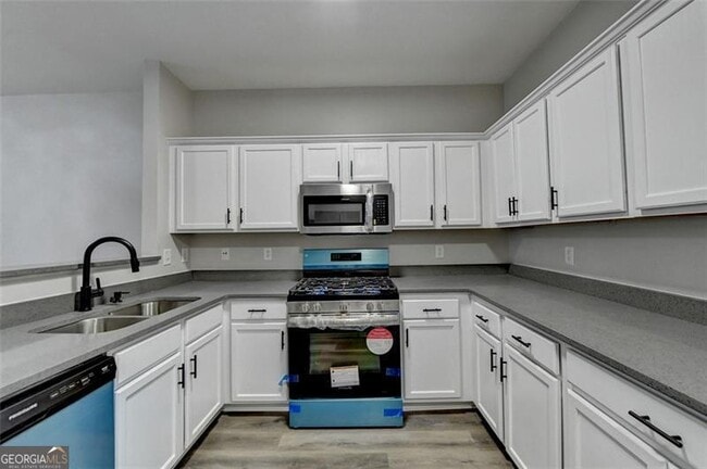 Building Photo - 903 Redwood Dr