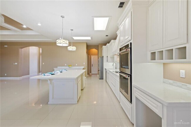 Building Photo - 29 El Caribe Cir S