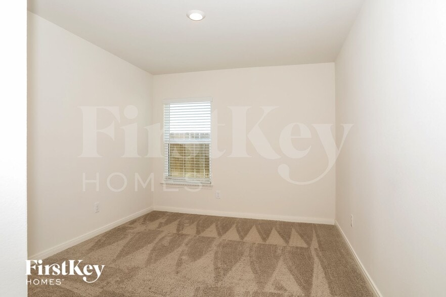 Building Photo - 26615 Ezemily Dr