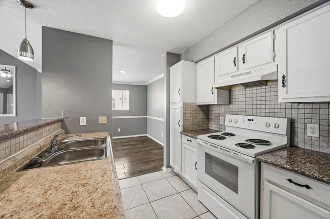 Building Photo - 14550 Fonmeadow Dr