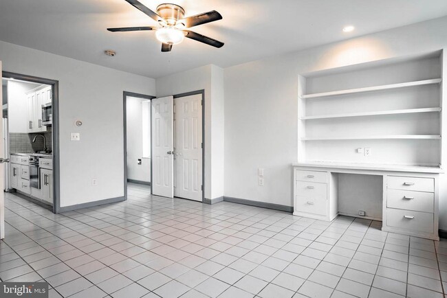 Building Photo - 1327 Snyder Ave