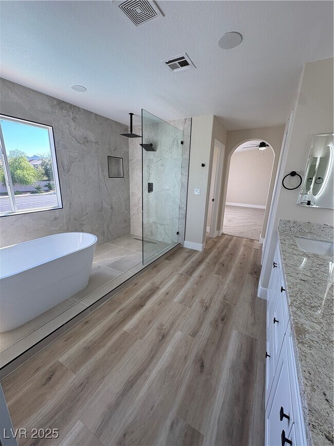 Building Photo - 2647 Hourglass Dr