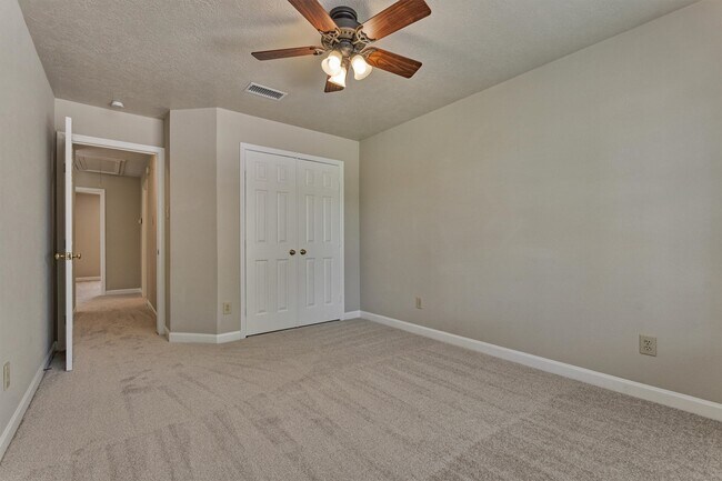 Building Photo - 15 W Stony End Pl