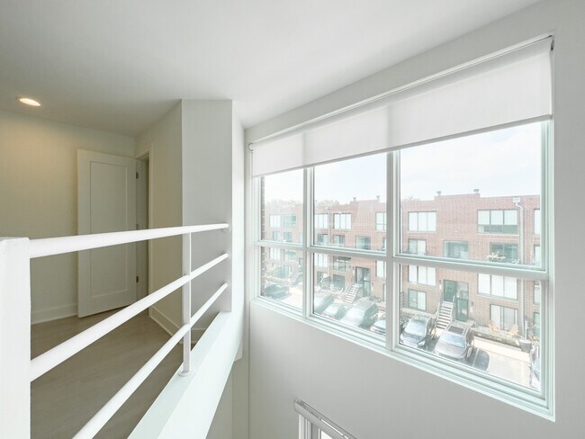 Building Photo - 949 W Grace St