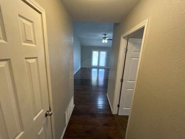 Building Photo - 4507 Lonesome Dove Dr