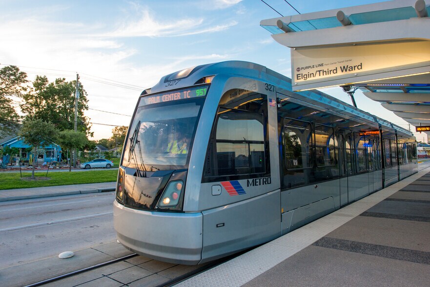 Palm Center MetroRail Station is 1.5 blocks away. - 5235 Kingsbury St