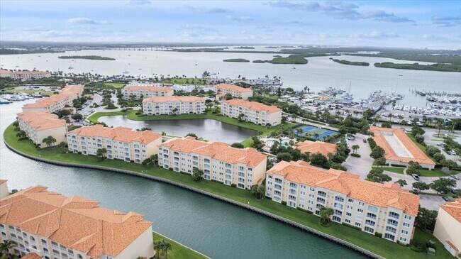 Building Photo - 5 Harbour Isle Dr E