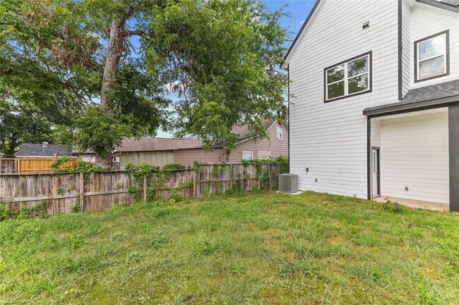 Building Photo - 7805 Farnsworth St