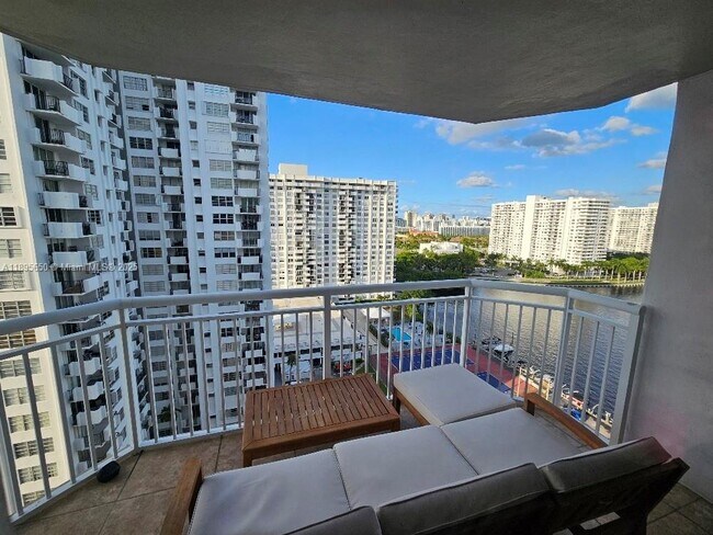 Building Photo - 18061 Biscayne Blvd