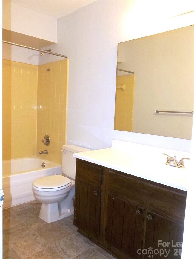 Building Photo - 2141 Selwyn Ave