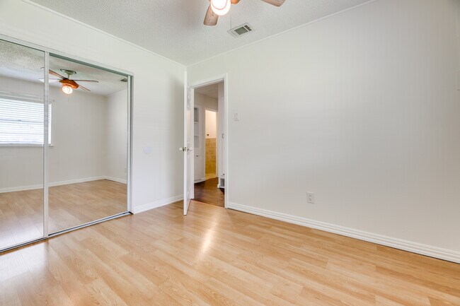 Building Photo - 209 Wake Dr