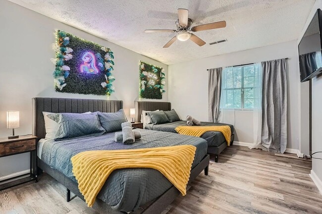 Building Photo - Modern 2 BD 2 BA Home in a Desirable South Atlanta Community