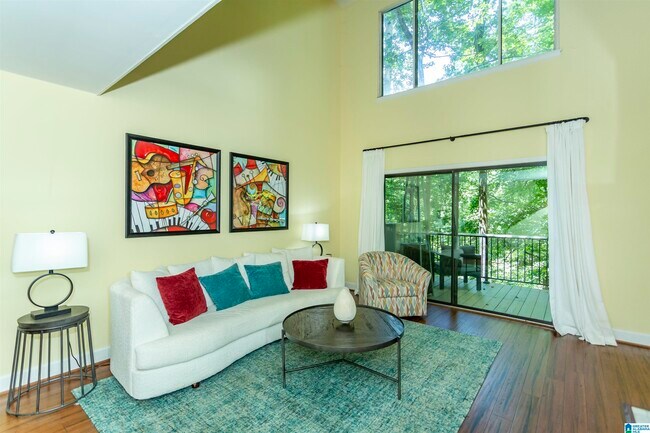 Building Photo - 327 Heath Dr