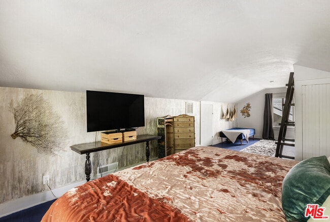 Building Photo - 201 S Ave 55