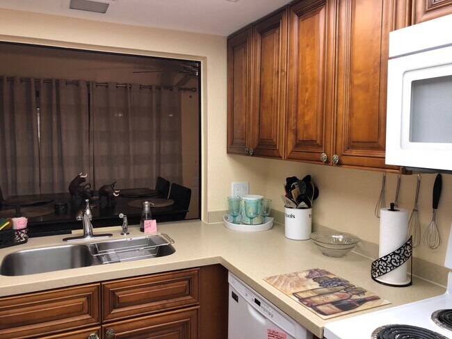 Building Photo - Lovely Home Steps Away From All the Amenities in Leisure World, in 45+ Active Adult Community Ava...