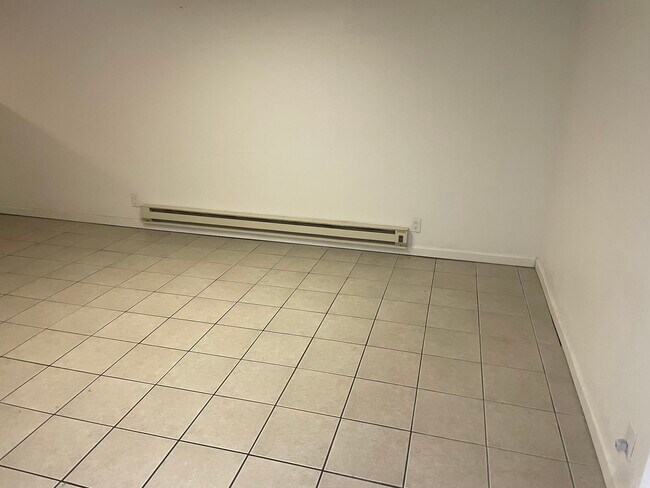 Building Photo - 412 15th Ave S