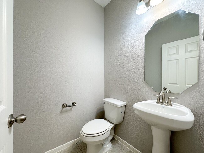 Building Photo - 125 Camelot Pl Ct