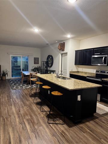 Building Photo - 824 Peach Tree Ln