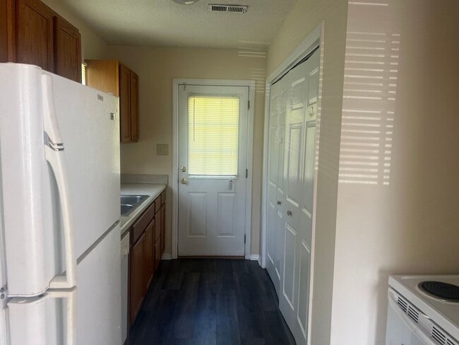 Building Photo - 3 Bedroom House in East Tarboro