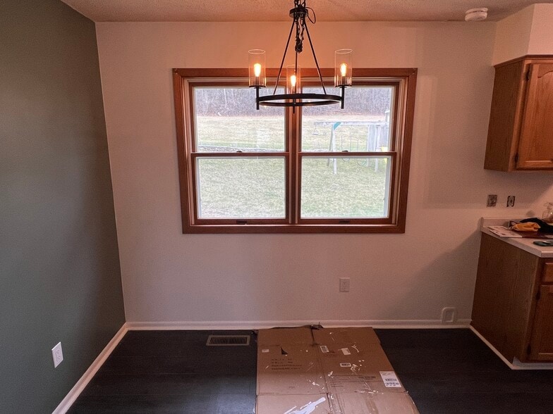 Building Photo - 607 James St NE