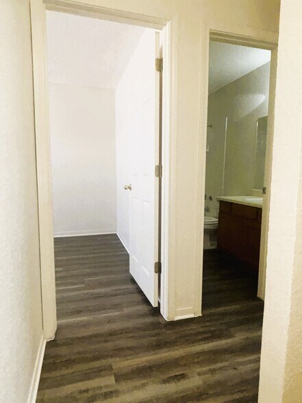 Building Photo - 1307 Monroe Loop