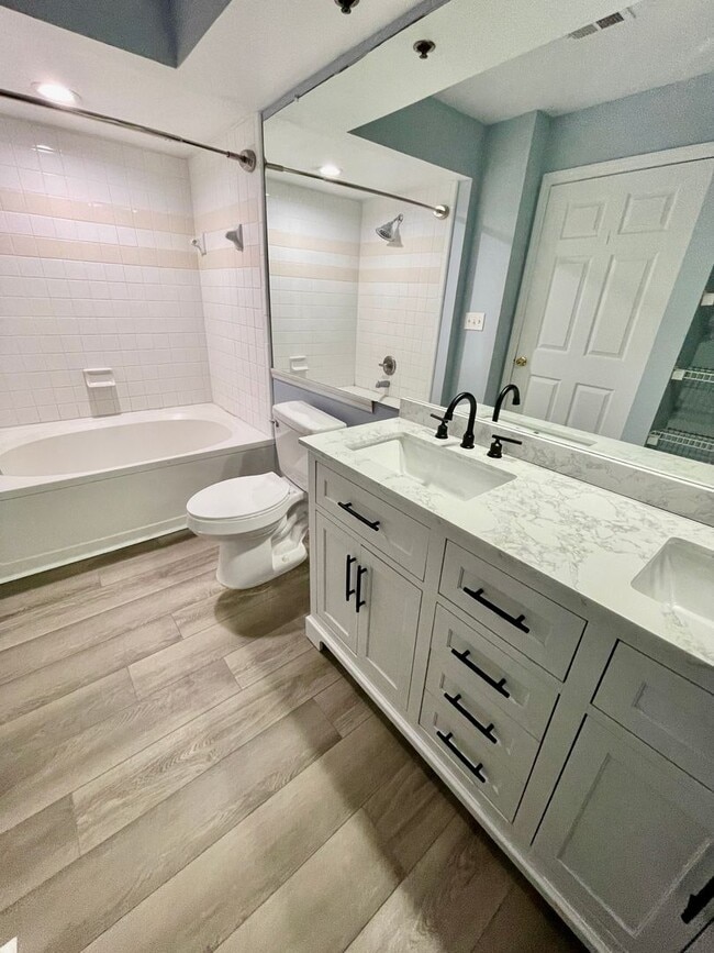 Building Photo - 422 Amelia Lakes