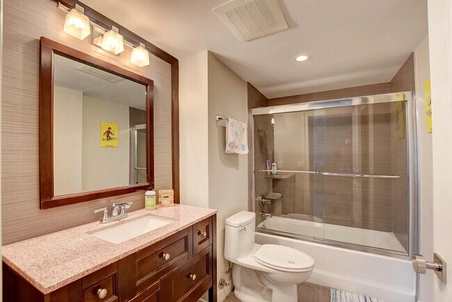 Building Photo - 21 Royal Palm Way