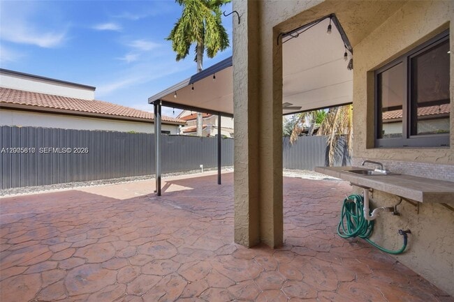 Building Photo - 561 SW 87th Ct