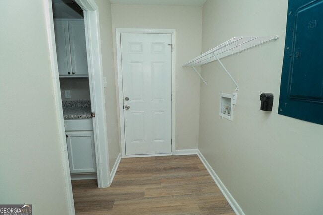 Building Photo - 3323 Victory Ct E