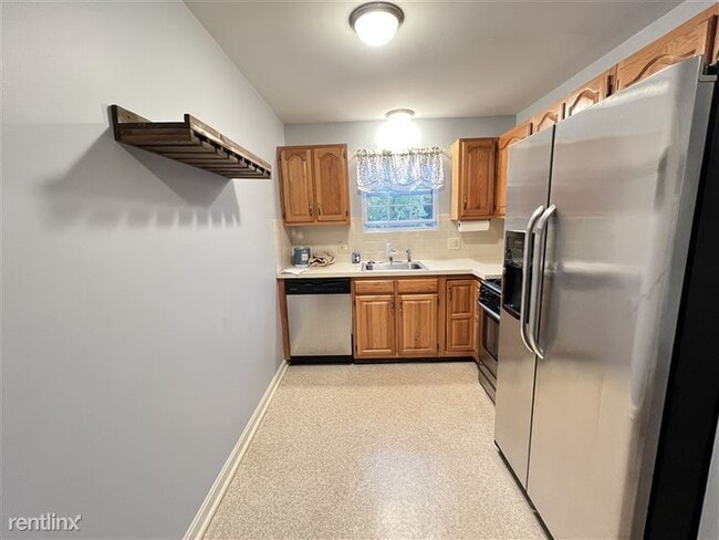 Building Photo - 6 Venice St