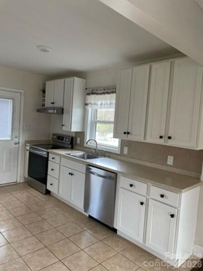 Building Photo - Coming Soon: T.R. Lawing Realty Property