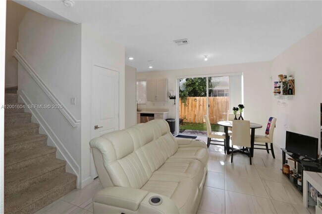 Building Photo - 2432 SE 10th St