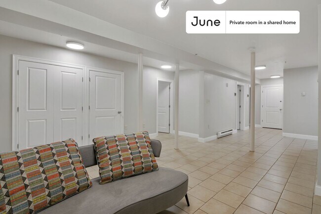 Building Photo - Room in Shared 5 bed/2.5 bath home in Roxbury