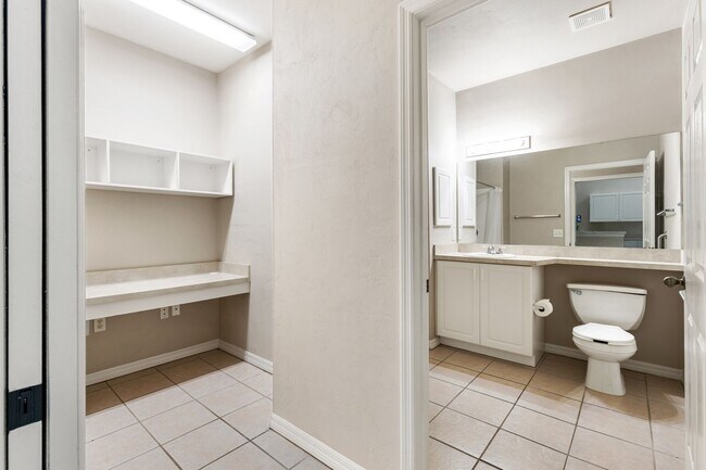 Building Photo - 2/2 Greens Condo at West End - Available July 10, 2026