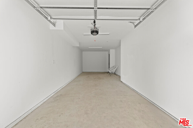 Building Photo - 236 S Carondelet St
