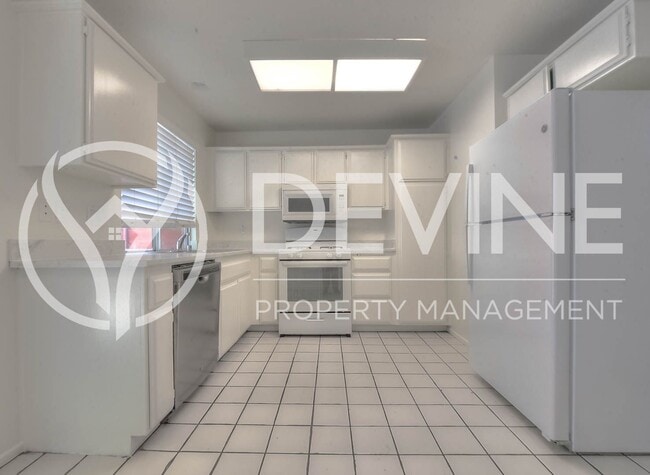 Building Photo - Move-In Ready Home