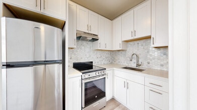 Building Photo - 19 Hermann St