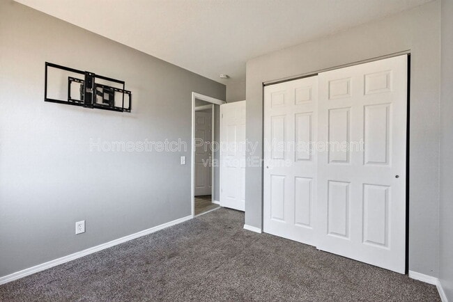 Building Photo - 2515 Valley Brook Dr