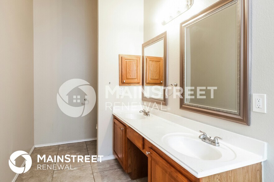 Building Photo - 1229 Spring Water Dr