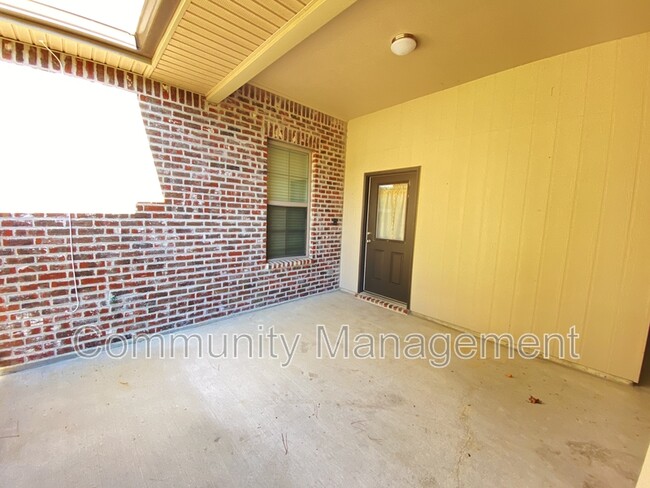 Building Photo - 13789 Azalea Dr