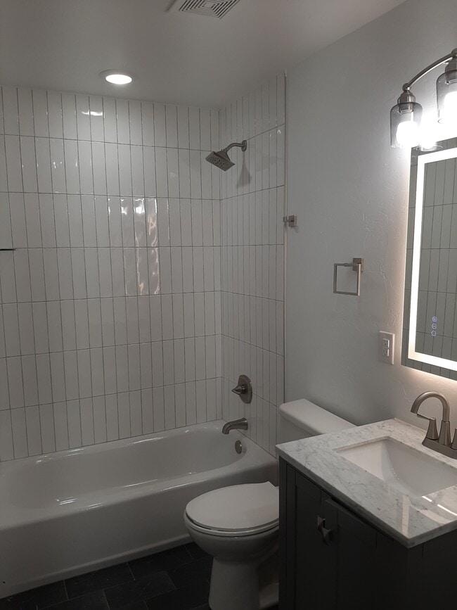 Building Photo - 322 S Arrington Dr