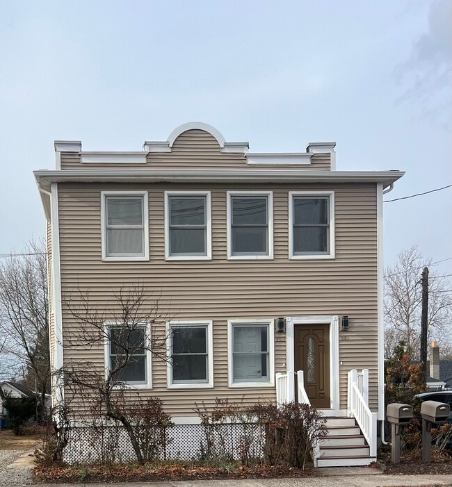 Primary Photo - 261 S Cherry St