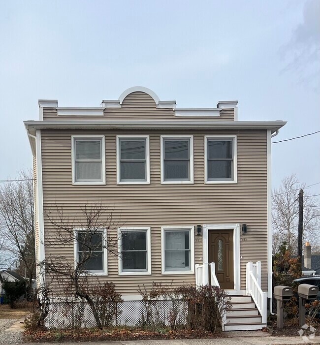 Building Photo - 261 S Cherry St