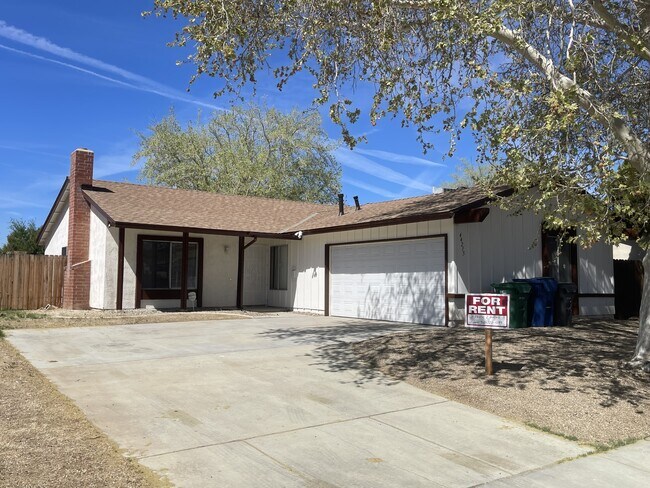 Building Photo - 44215 Hanstead Ave