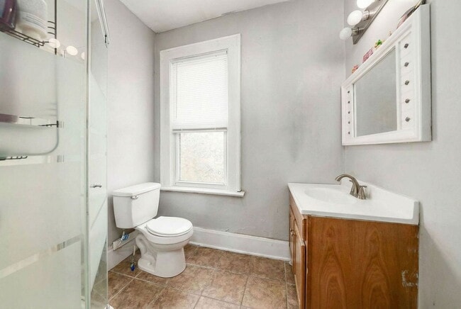 Building Photo - 396 E Northwood Ave