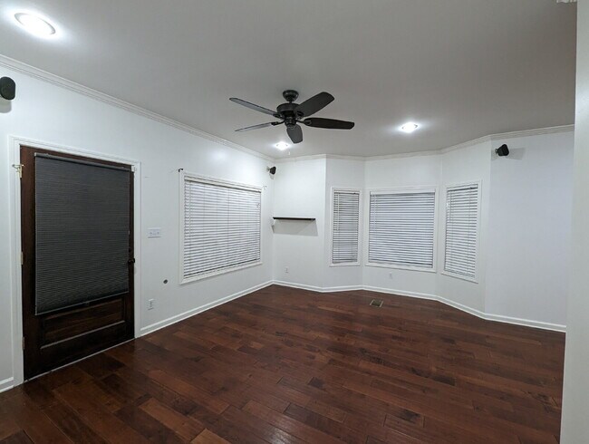 Building Photo - 126 Edgewood Blvd