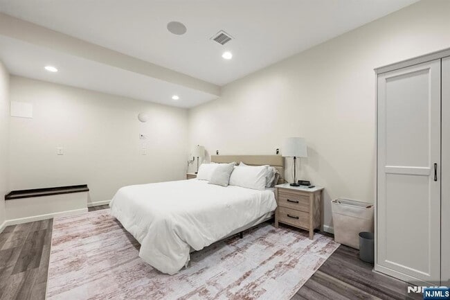 Building Photo - 19 Adams St